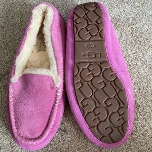 NEW UGG SLIPPERS